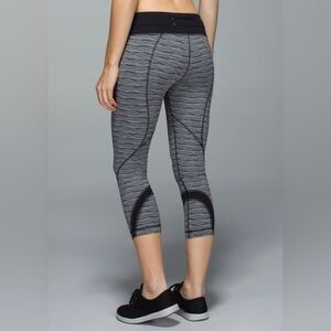 Lululemon 3/4 work out leggings/pants. Preloved